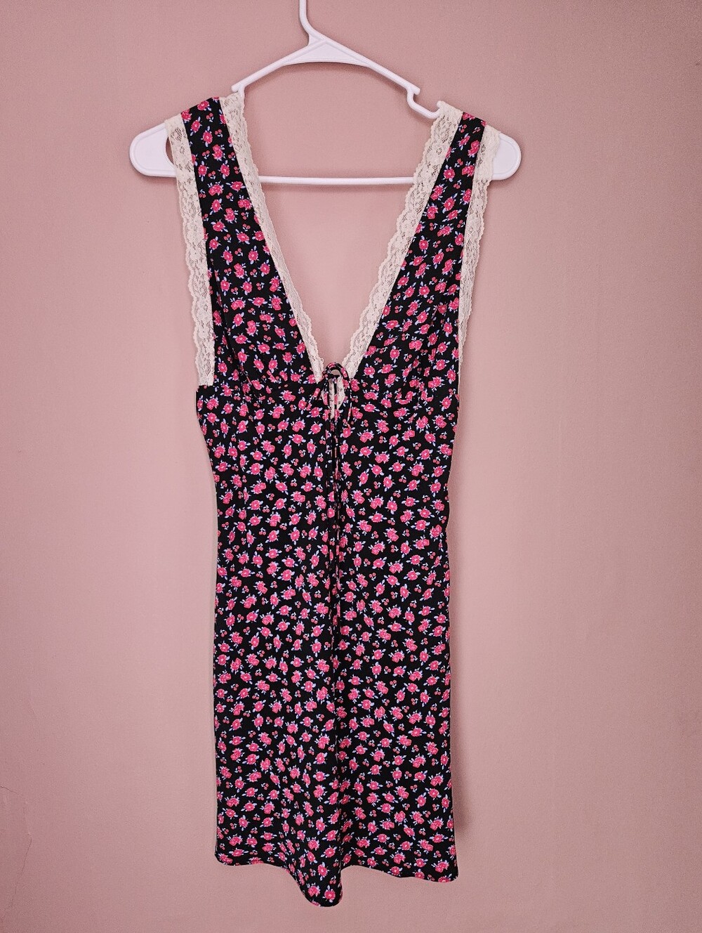Cotton Candy LA Red Roses Lace Mini dress Small NWT